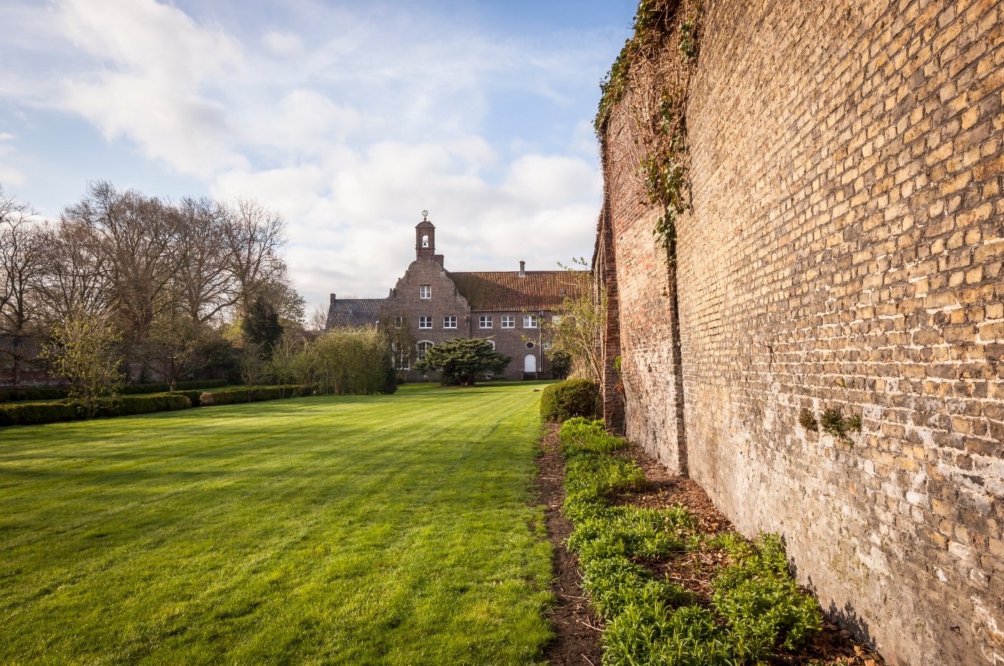 Stad Brugge on Twitter: "Uniek: #Brugge Foundation zet poorten van tuin Sint-Godelieveabdij open ...