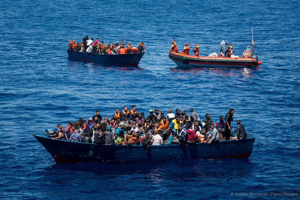 CEARefugio's tweet photo. "Código de conducta" para los líderes europeos que obligan a miles de personas a arriesgar sus vidas #VíasLegalesYA 

Foto via @MSF_Sea https://t.co/ZVHPf6BOwx
