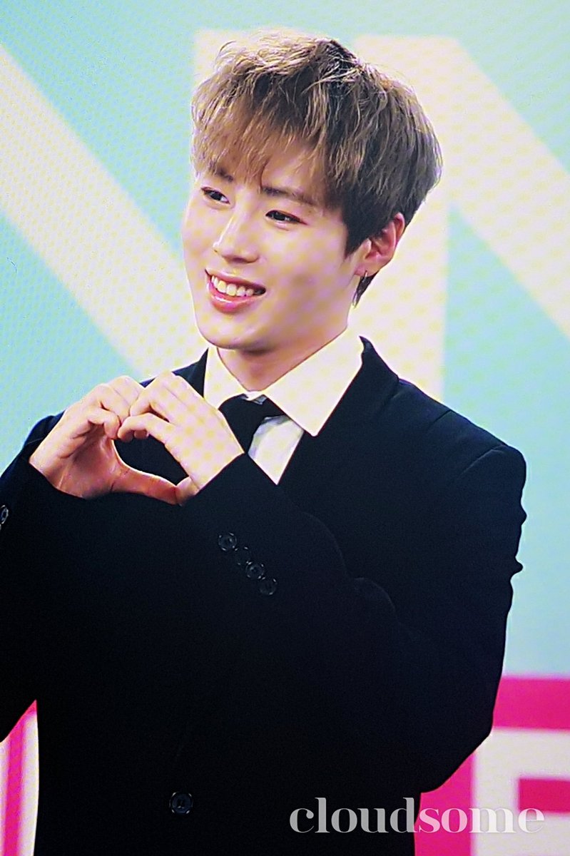 cloudsome_sw's tweet photo. 170807 드디어 했다 성운이가 데뷔를⛅ #워너원 #하성운 #WANNAONE #HASUNGWOON @WannaOne_twt https://t.co/jADKWvGgQF