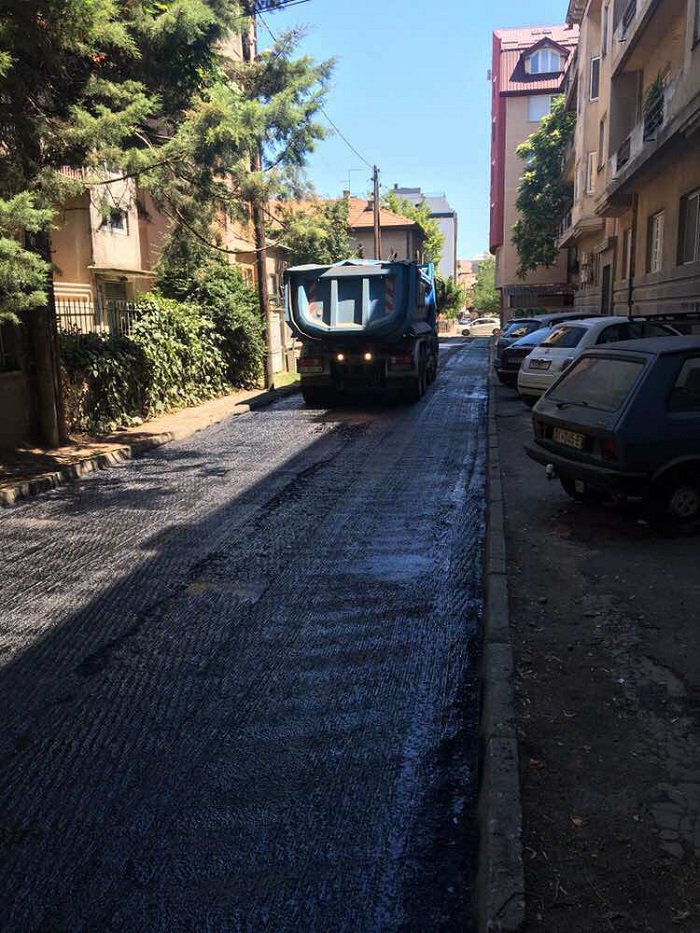 Завршивме три улици позади Буљаковец и поставивме заштитни столбови. Со оваа реконструкција имаме вкупно 35 реконструирани улици за 4 години