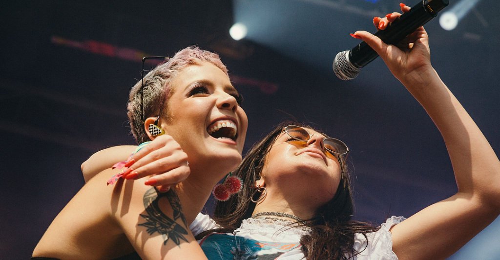 Watch Charli XCX Cover The Spice Girls’s “Wannabe” With Halsey dlvr.it/PcLSMw