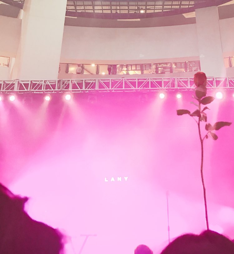 ivy8123's tweet photo. thanks for ilysb stripped version yesterday @thisisLANY 💖🌹 https://t.co/gsDlmCGz7Z
