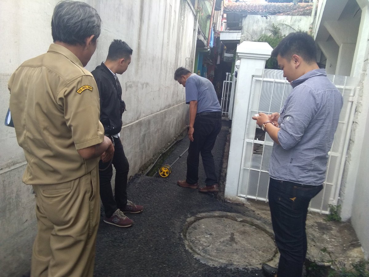 Kelcikawao's tweet photo. #PIPPK Rw. 04 pengaspalan jalan&gang terima kasih bp @ridwankamil @OdedMD @keclengkong @DiskominfoBdg https://t.co/exQFr277Uc