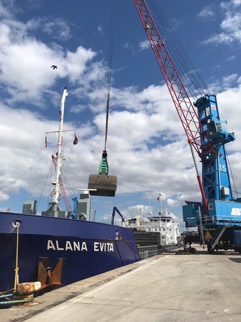 gp_shipping's tweet photo. 'Alana Evita' working the weekend in Immingham, busy, busy, @ABPHumber @abports21 https://t.co/RS3Q5ydlxd