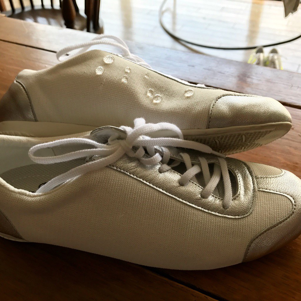 Maruyasu_1955's tweet photo. 雨の日も☔️へっちゃらなニットシューズ👟なんと綿混なのに水弾いてま〜す💦糸がウルトラ撥水糸なので編むだけでOK👌
#撥水
#スニーカー
#靴
#ニットシューズ
#ニット
#knit
#ミラノリブ
#proofplus https://t.co/lBIJwg2X8z