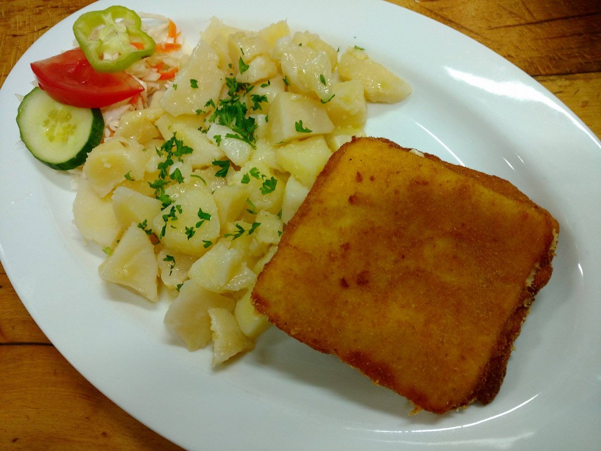 ugaborikov's tweet photo. Vyprážaný syr s varenými zemiakmi
#ugaborikov #poctiva #kuchyna #syr #zemiaky #LoveFood #slovakia #detva #krivan
#dobrejedlo #restauracia https://t.co/5XcEsij2Mu