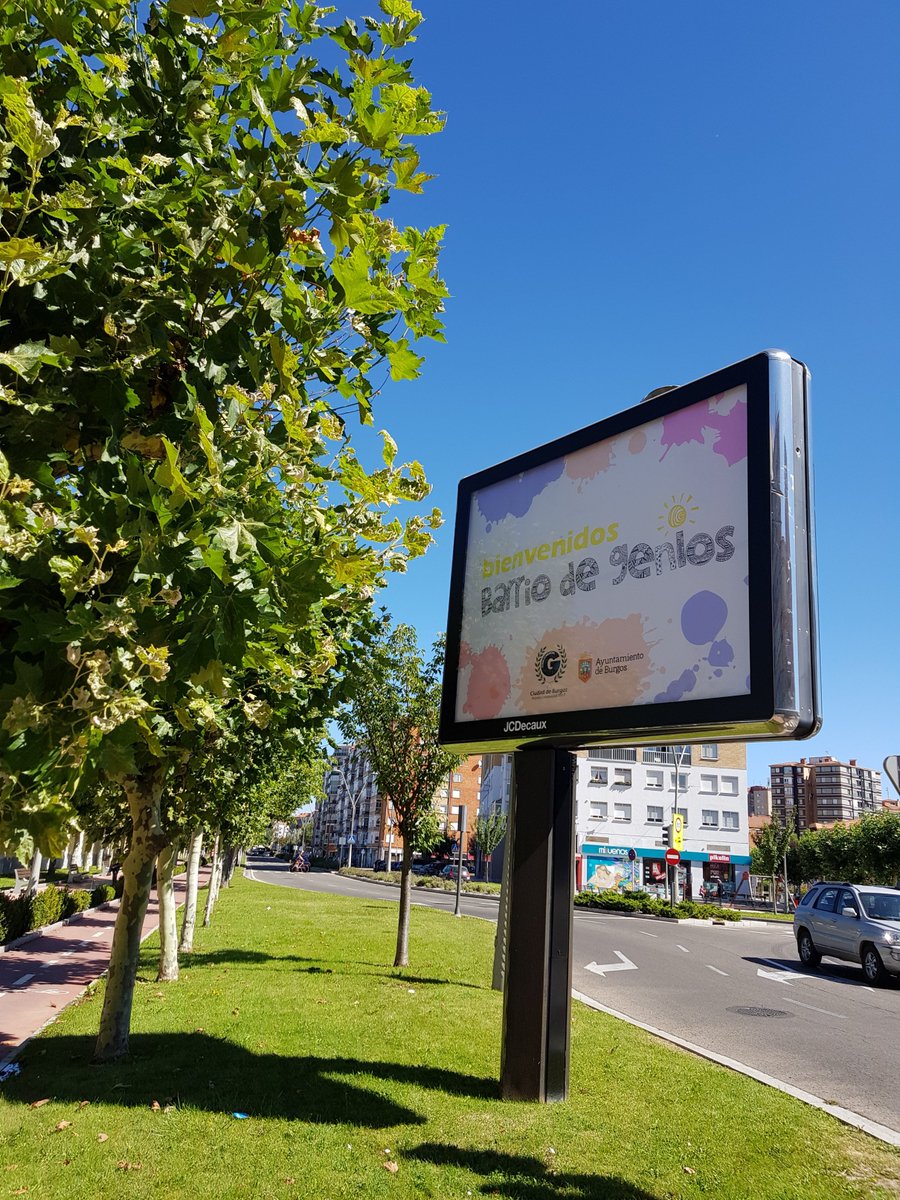 BarriodeGenios's tweet photo. Ya tenemos puestos los carteles de Bienvenida a #BarriodeGenios en los mupis gigantes municipales de #Gamonal . Gracias al @Aytoburgos https://t.co/lkuNdIHqiC