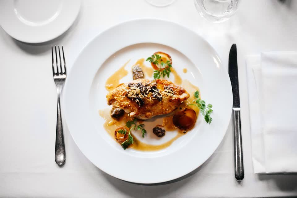 elitetechnic's tweet photo. Make the colours of your food pop by presenting them on white plates https://t.co/oqlFADwsId