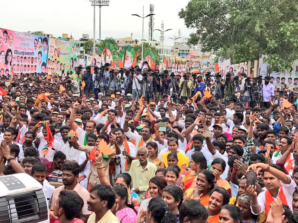 poonam_mahajan's tweet photo. The real sun is @narendramodi  ji, who burns himself &amp; uses his energy to serve the people of our nation. https://t.co/0p800gyLm2
