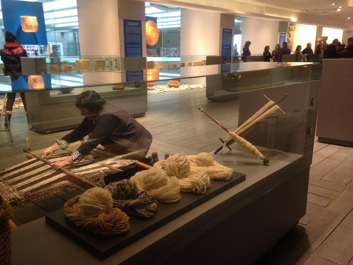 chileartesanias's tweet photo. Hoy inauguramos exposición dedicada a Chiloé en el @CCPLM los esperamos a tod@s! https://t.co/yokDv40aTR