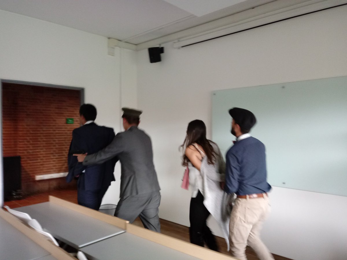 MUNEWS17's tweet photo. Ministrio César Gaviria encabezó  el proceso de captura de Carlos Ledher "El Loco" y Alberto Santofimio #GAC #CartelDeMedellin https://t.co/ij2AFmAWQH