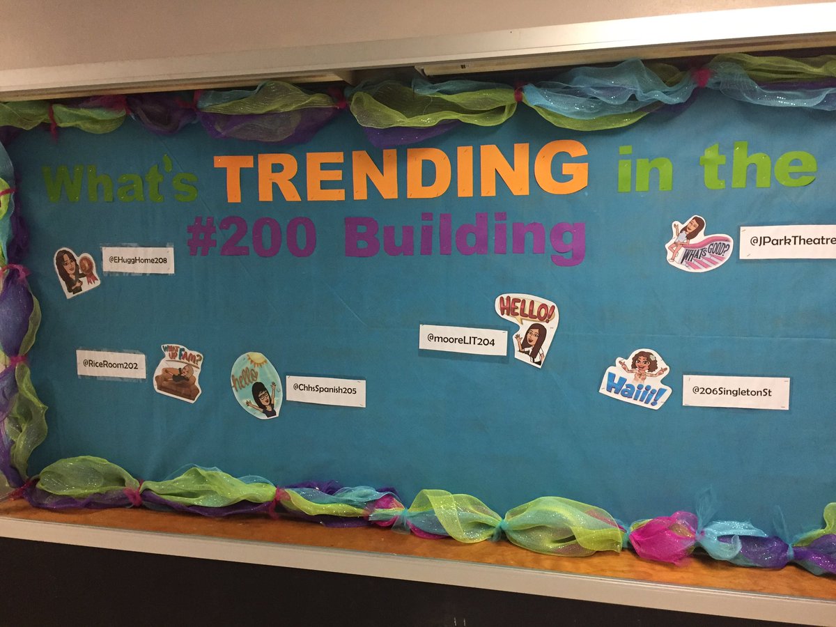 CaseyMooreEDU's tweet photo. Hall decor is complete in the #200Building! Come by to take a pic in our photo booth or bring a brag for our #CHoose2BGr8 board! https://t.co/6kzPpY715Z