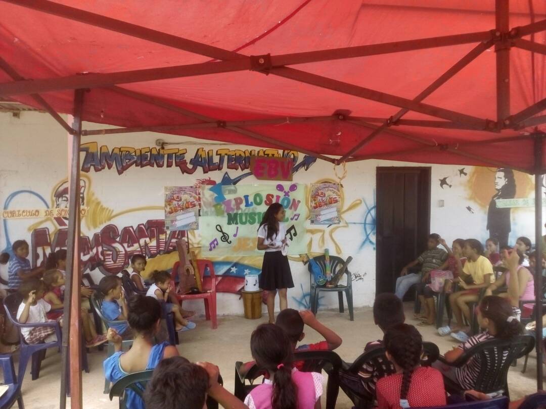JesusBello04's tweet photo. 45 niños se unen a la Escuela Biblica Vacacional en Urb. #Maisanta #Amazonas como part dl programa #CercaDeTi2017 @CercaDeTiVzla @zdeatalido https://t.co/dg4oD9BtIX