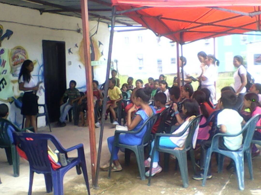 JesusBello04's tweet photo. 45 niños se unen a la Escuela Biblica Vacacional en Urb. #Maisanta #Amazonas como part dl programa #CercaDeTi2017 @CercaDeTiVzla @zdeatalido https://t.co/dg4oD9BtIX