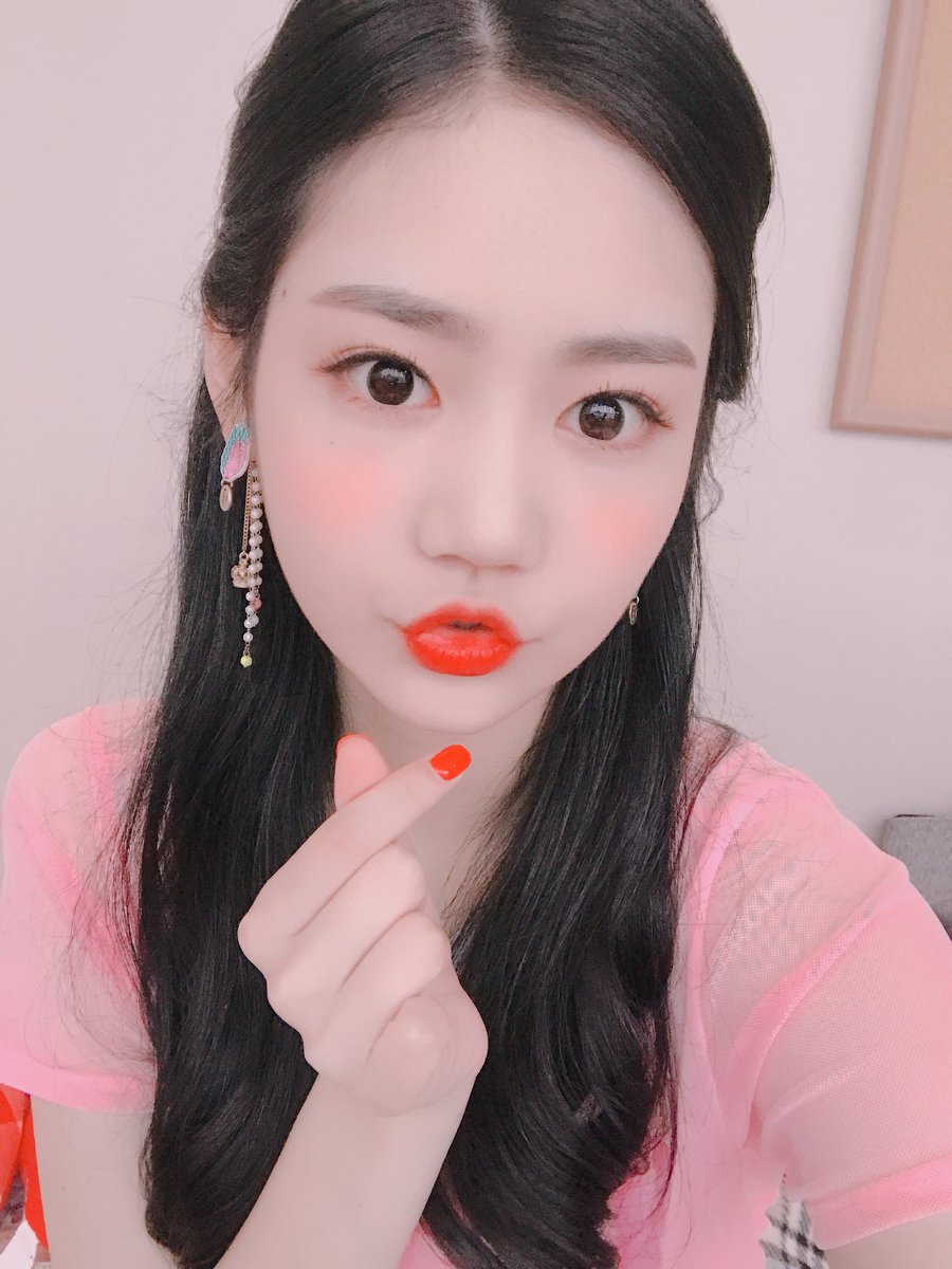 POP__Brasil's tweet photo. [#TWITTER] 06.08.17 • #Ahyoung https://t.co/UqREDW52TC