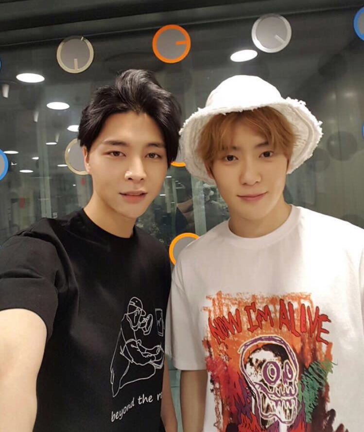 SUHJOHNNY_TH's tweet photo. TRANS | 170807 nctnightnight's ig : วันนี้ดีเจจอห์นและดีเจแจ (ให้ความรู้สึก)เป็นรุ่นพี่ที่แท้จริง
👉🏻 https://t.co/4gOCeDdQfu https://t.co/GpD3yrvLQ0