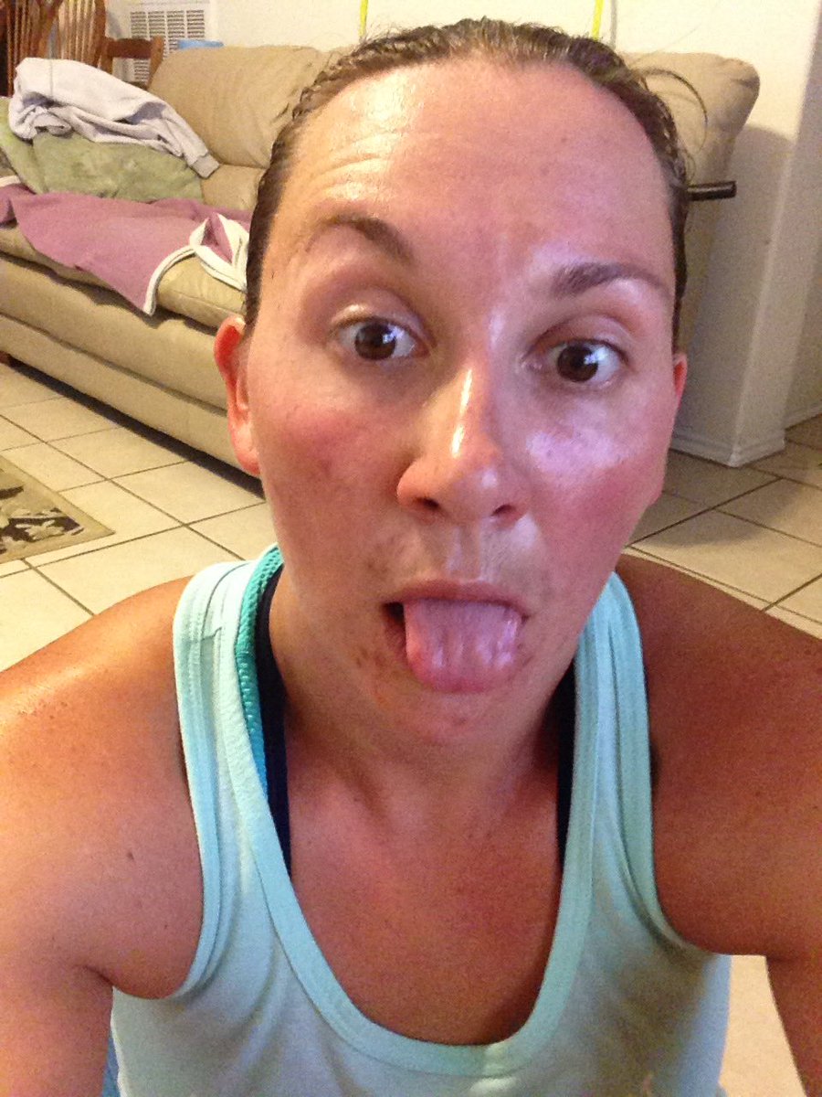 MartinaRogowsky's tweet photo. Omg week 3 of #21dfx got me like 😳 but #totalbodycardiofix done! I am going to try to get 2 (that's right 2) #21dfx workouts in a day https://t.co/RGHQEfuDTm