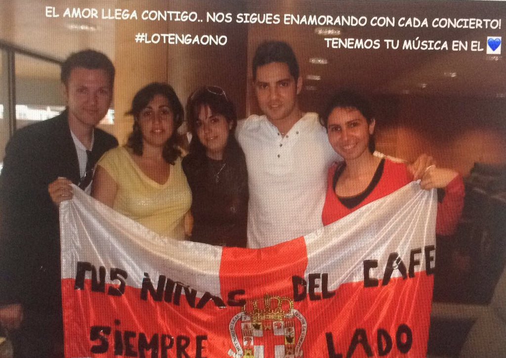 afribis's tweet photo. @davidbisbal 10 años dsd ese #premoniciontour.. hoy repito aunk sin ellas @CAFELILLOMARY os echo d menos!! #grandesmomentos #myfirstime 😘💙 https://t.co/0VM1TZHGTZ