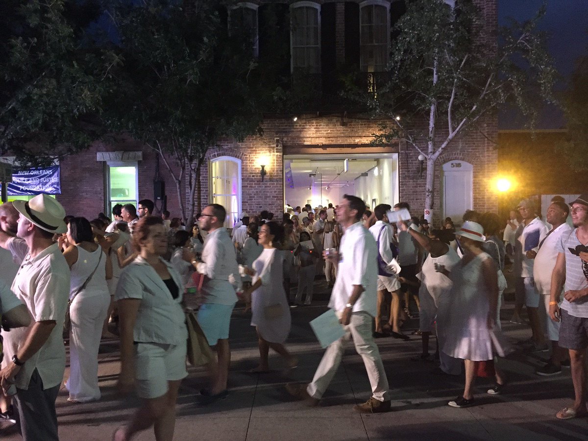 FuhWeApp's tweet photo. White linen night, dirty linen night, red dress run all happening in Aug #NOLA Check out https://t.co/HyddLWhExY to explore with local hosts https://t.co/7Is6EIiGCZ