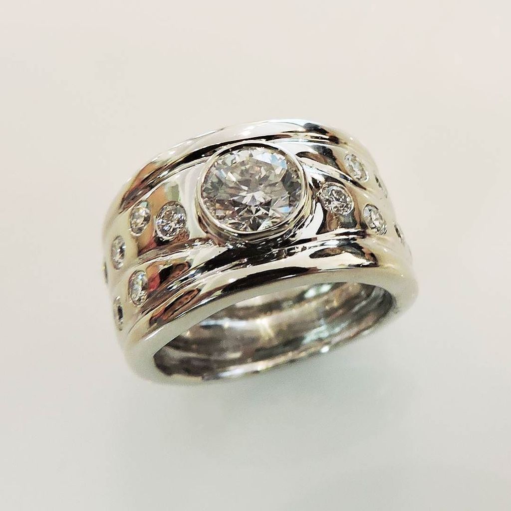 Made for me Monday. This custom diamond ring by @hpljewellery gave her customers diamonds a little pick me up when… ift.tt/2vxqH6V