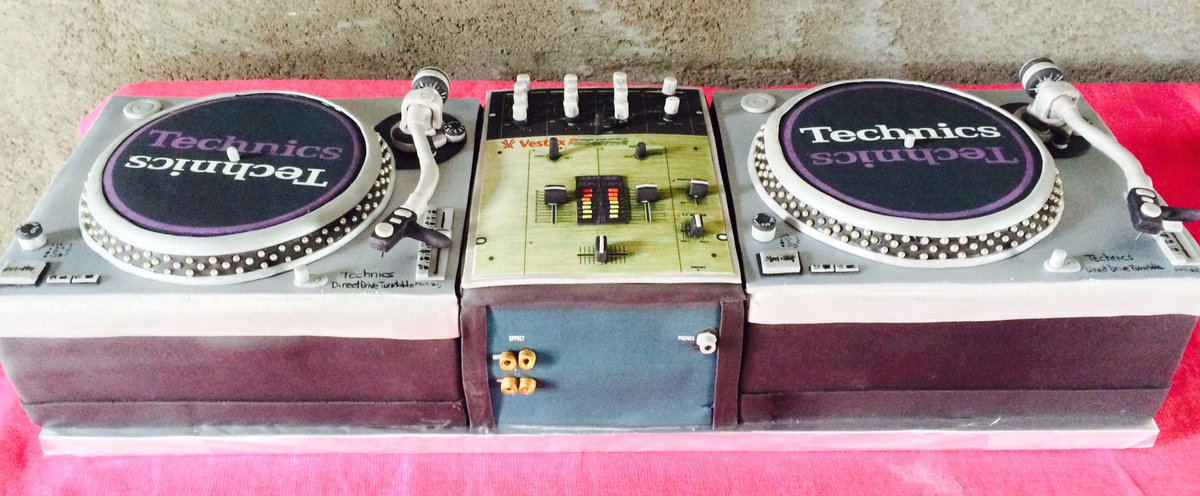 fscakelady's tweet photo. Groom's cake! #technics #vestax #Fortstocktonscakelady #mycakerocks #scratchcake https://t.co/BxJ3Udzxik