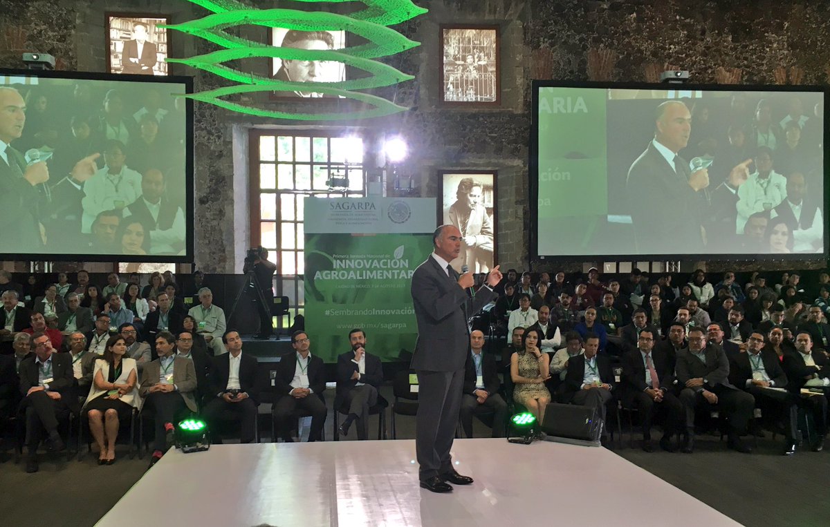 JorgeNarvaezN's tweet photo. Inaugura el Srio. @ppcalzada la Primera Jornada Nacional de Innovación Agroalimentaria #SembrandoInnovación @SAGARPA_mx https://t.co/YHvuC1Gw77