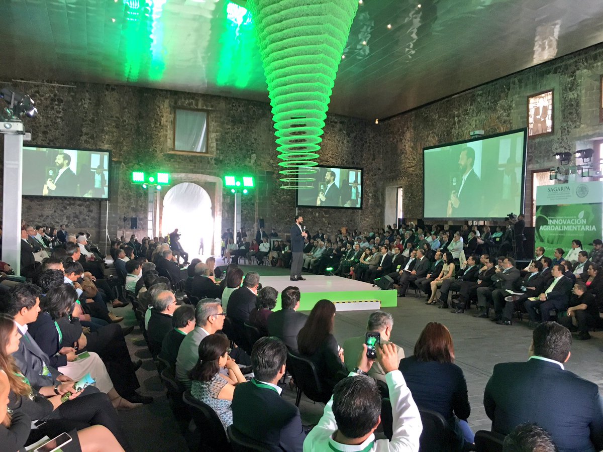 JorgeNarvaezN's tweet photo. Inaugura el Srio. @ppcalzada la Primera Jornada Nacional de Innovación Agroalimentaria #SembrandoInnovación @SAGARPA_mx https://t.co/YHvuC1Gw77