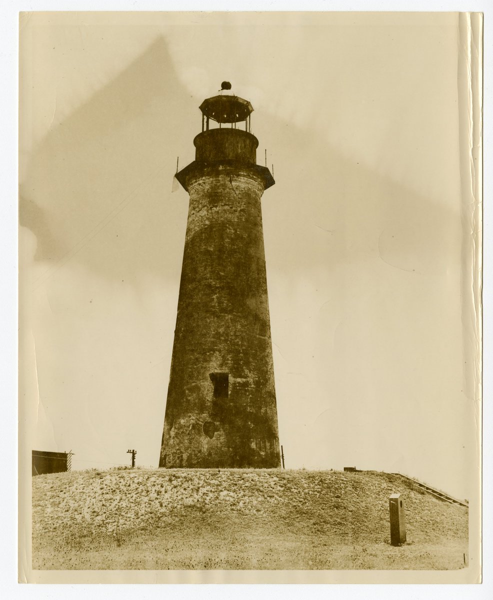 TXParksCCC's tweet photo. #PortIsabelLighthouse -
 constructed 1852 on the #TexasCoast #NationalLighthouseDay @TSLAC photo @TPWDparks  #texashistory https://t.co/bY0SElLREw