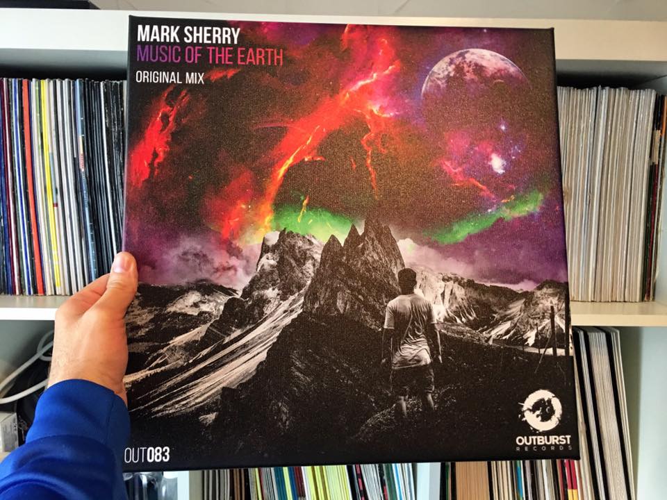 T4SMGroup's tweet photo. @marksherry is showing an artwork for his new single Music Of The Earth. Looks awesome! https://t.co/qXqNQExbqu