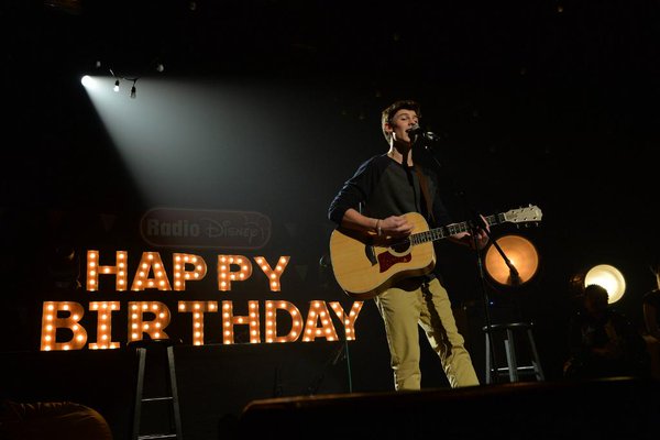 YanlingJhu's tweet photo. @ShawnMendes 
🎉Shawn,Happy 19th Birthday🎂
Hope you come to Taiwan next year！
Wish You The Best. LOVE YOU ❤ https://t.co/zo5tfKauPx
