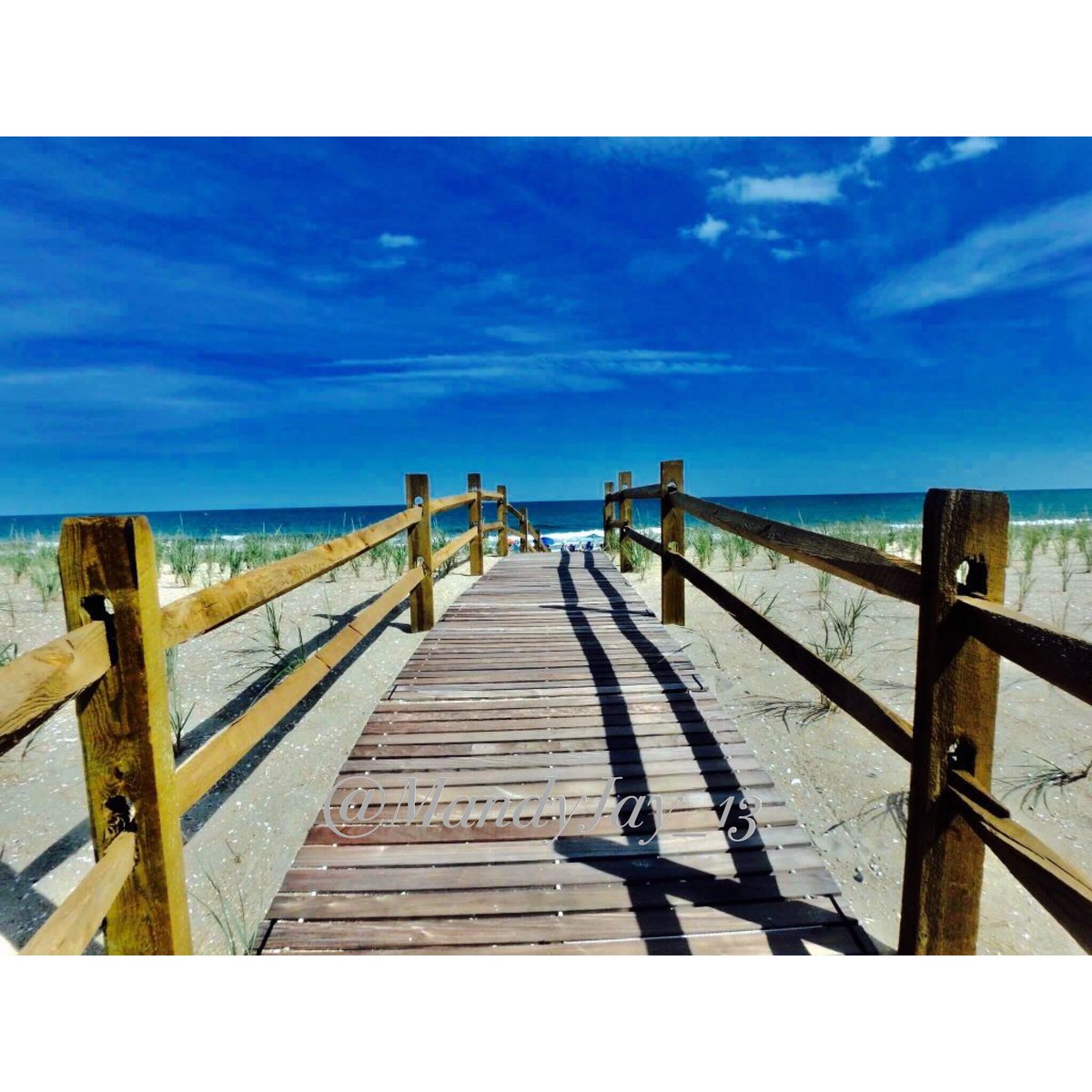 GeraldineWarr3's tweet photo. What a beautiful day it was on Long Beach Island! That sky though 📸@MandyJay_13 #LBI #bluesky #sea #sanddunes #dunefence #steps #air #life https://t.co/vshWSA5leu