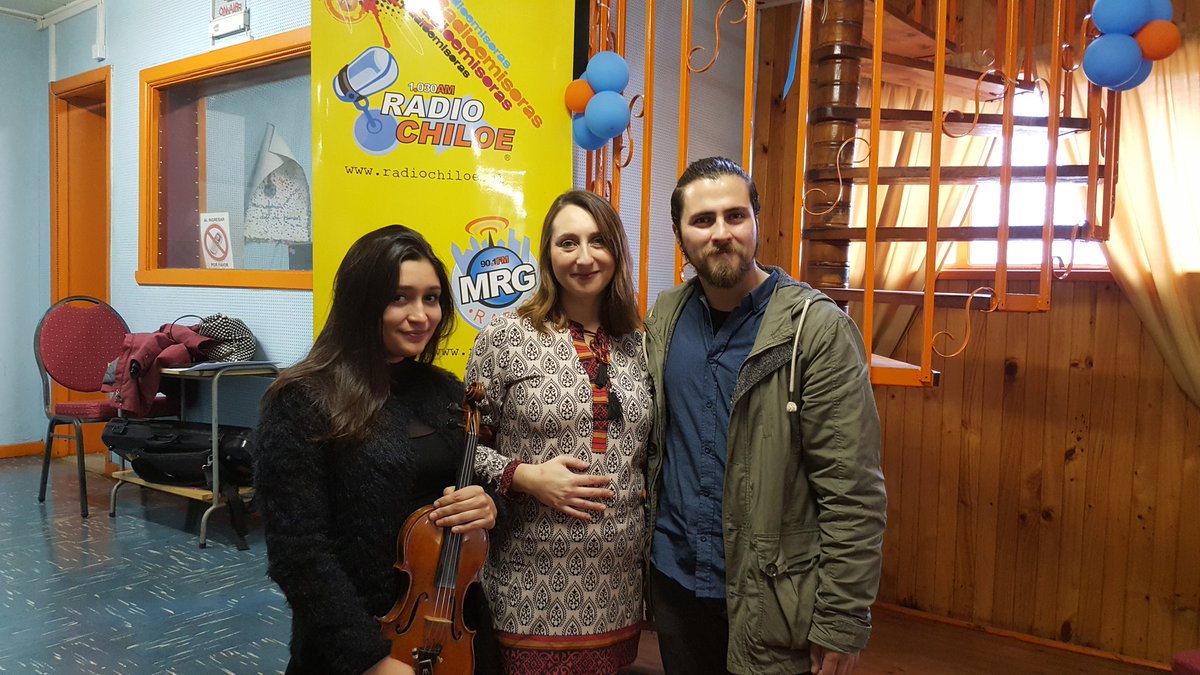 radiochiloe's tweet photo. Pastora Alfonsina, el pianista Daniel Alvarado y la violinista Javaxa Flores participaron de Concierto Educativo en auditorio Radio Chiloe. https://t.co/nUKjBHQewi