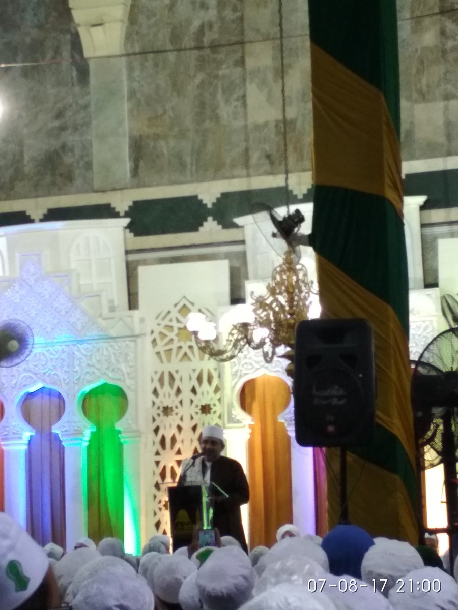hendra313p's tweet photo. Hari ke 2 haul ke 4 guru tercinta alhabib munzir bin fuad almusawa https://t.co/xAFroeelEH