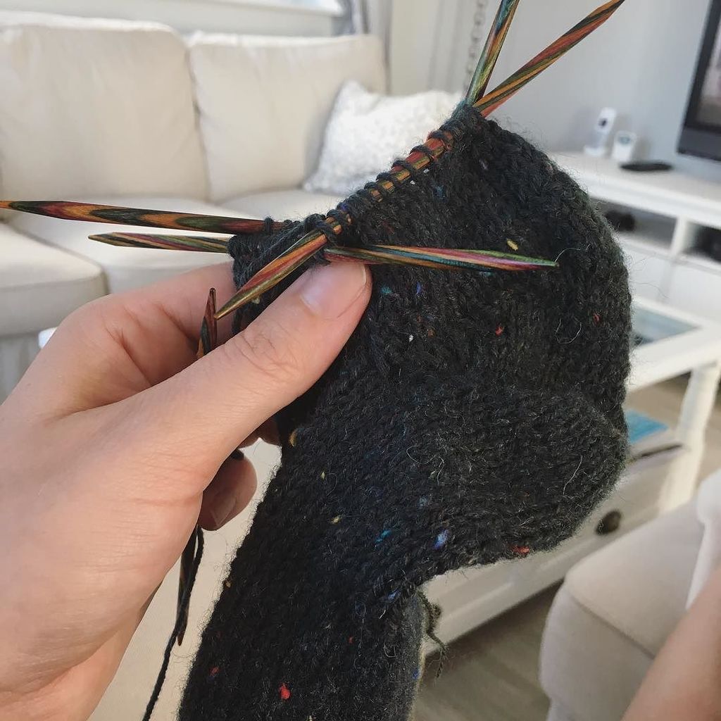 kunterkatha's tweet image. #toeupsocks sind echt nicht so meins 😕 ich mag die klassische Variante lieber. Aber gut, ist ja bald fertig 😁 #soc… ift.tt/2vGqQVc