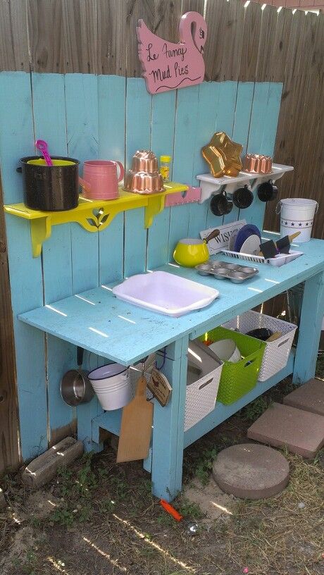 tubbytable's tweet photo. This outdoor Mud Kitchen is great for kids that love making a mess! And a perfect reason for bath time…😉
#DIY
#TubbyTable
#MudKitchen
#Kids https://t.co/xBgRjhFSYr