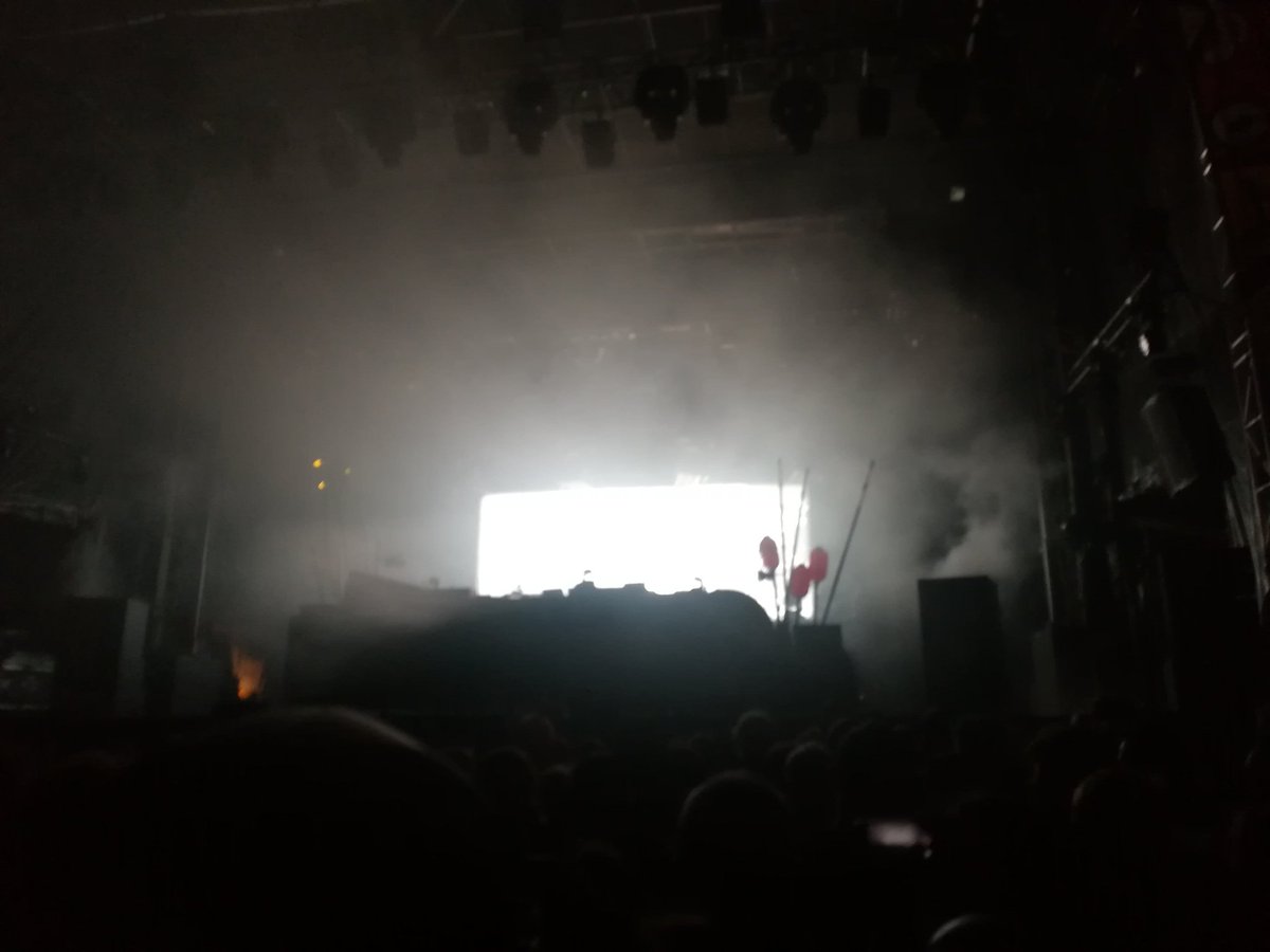 UCan_tKillMe's tweet photo. @chinesemanrec au bout du, c'était plus qu'incroyable. Le meilleur concert de la programmation à mon avis ! #BDM2017 https://t.co/y9E0sl7lAw