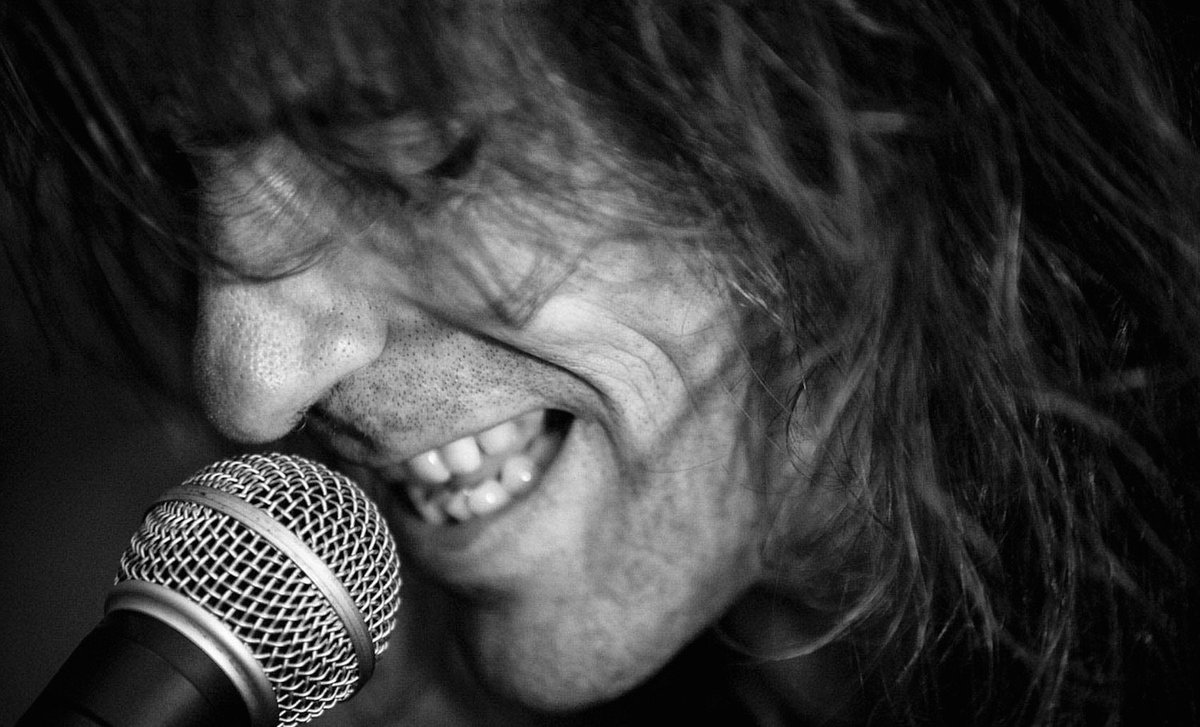 radiofutura911's tweet photo. #Gozate a #PuraMúsica #Suena #EXTREMODURO #PepeBotika 🤘😎 https://t.co/Ske9RGjuwm