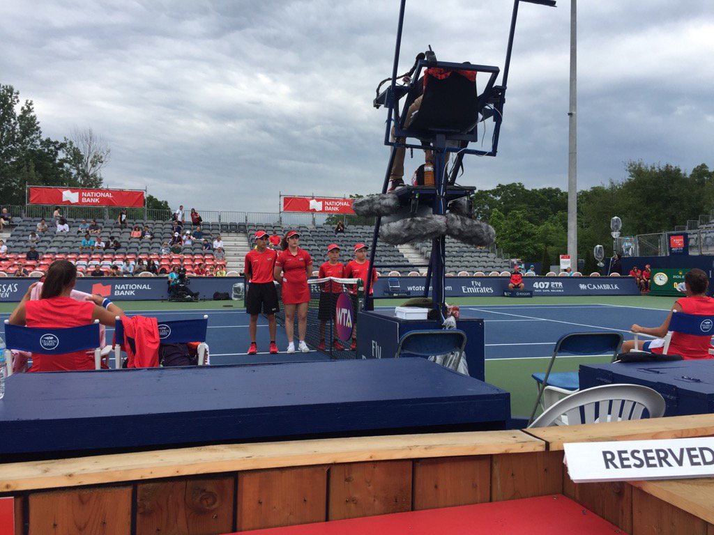 OUATPress's tweet photo. Intense! Esp with the under the leg shot! @DKasatkina Love your swing! @Roberta_Vinci @Rogers #pGamePlus #RogersCup https://t.co/dBxZMbxdie