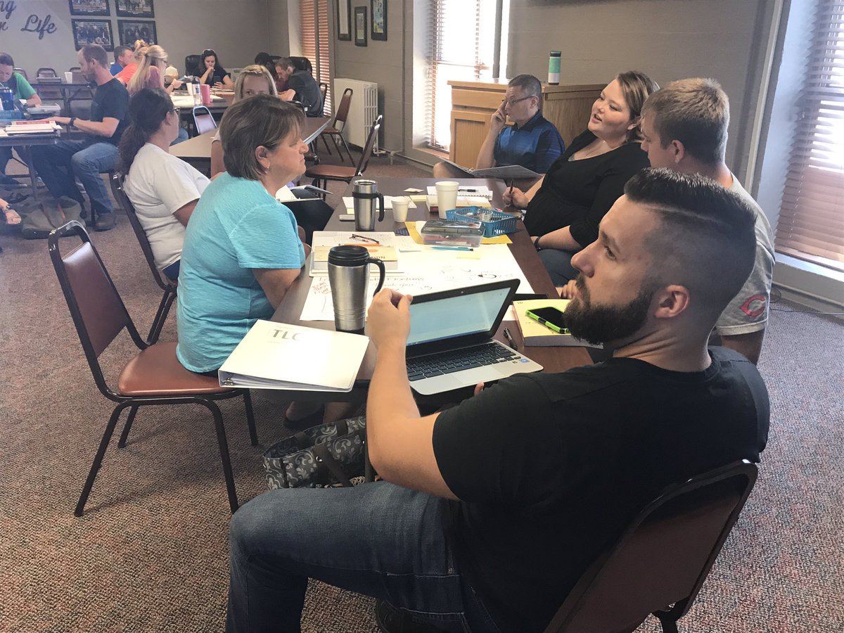 TCCarrollWall's tweet photo. Awesome new teachers! #TLC2017 #BOMOPD https://t.co/zYg538dfiP