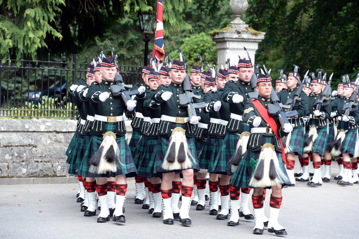 ArmyinScotland's tweet photo. #TheQueen inspects Royal Guard at #BalmoralCastle formed by @5SCOTS today https://t.co/y0mV4fU0wV