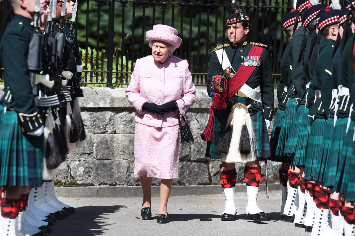 ArmyinScotland's tweet photo. #TheQueen inspects Royal Guard at #BalmoralCastle formed by @5SCOTS today https://t.co/y0mV4fU0wV