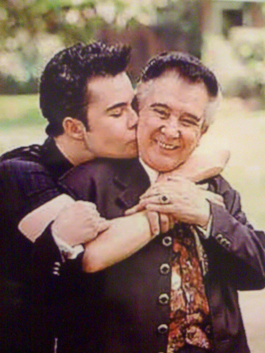 Josecantoral's tweet photo. Hoy se cumplen 7 años de la partida de un ser maravilloso, mi mejor amigo y mi gran héroe. Se que nunca te irás del todo, TE AMO PAPÁ https://t.co/4vLuOxwm4M