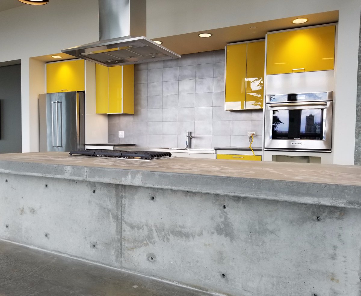 KinectsTower's tweet photo. Rooftop Escape!

#highrise #seattleapartments #kinects #chasingrooftops #kinectyourlife #rooftoppool #securityproperties #style https://t.co/PBorZSnoF6