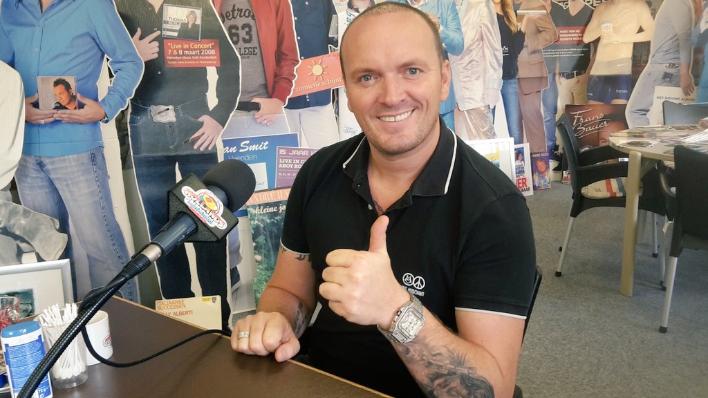 Vriend van de show! <a href="/FrankvanEtten/">Frank van Etten</a> kwam vanmiddag in onze studio op de koffie. Dat is vertrouwd... gezellig! Bedankt <a href="/NRGY_Music/">NRGY Music</a>