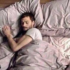 047689146's tweet photo. #Monday #MissingMyBedAlready #JamieDornan #ManCrushMonday https://t.co/HeN37aUHRO