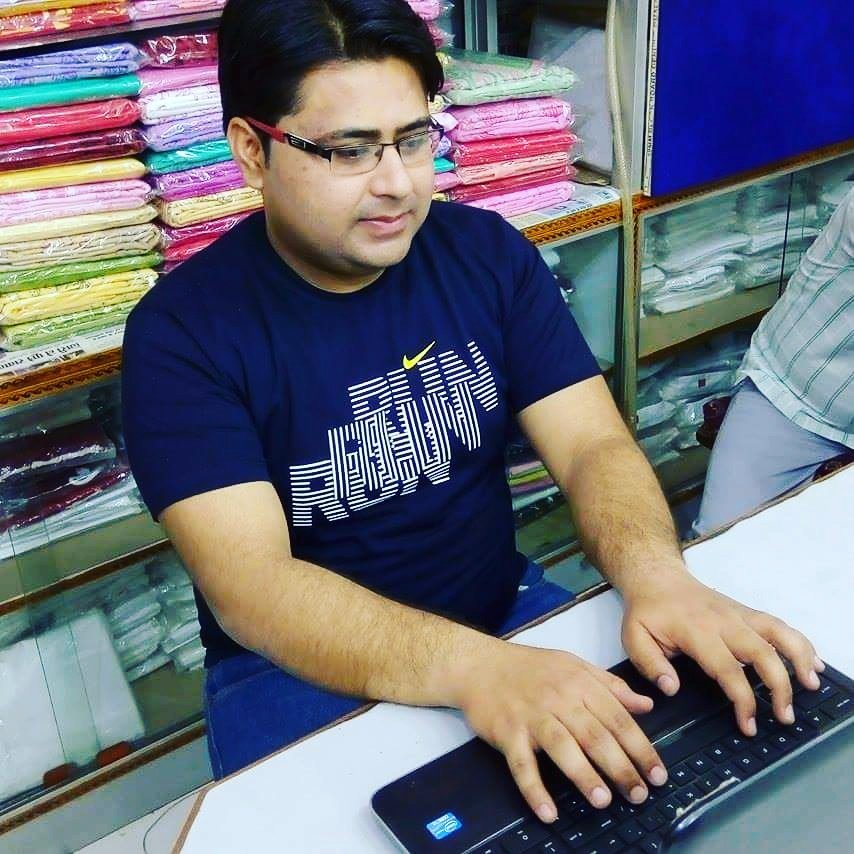 syedjawednihal2's tweet photo. #goodlooking #youngman #strongstud #HealthyLife #wealth #superrich #pious #honest #truthful #virtuous #Righteousness #successful #single. https://t.co/4ld08cyGCX