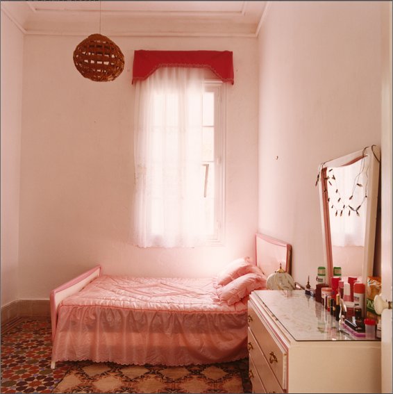 CommunicArt's tweet photo. "Rosa" de #DanielAron, à découvrir pendant l'#expo #InterieursSimples à la @Photo12Galerie à partir du 13 septembre https://t.co/i1ItKJdrQl