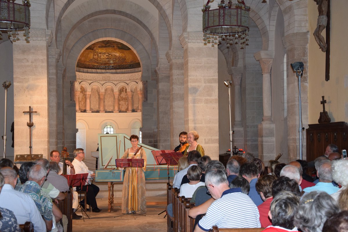 OtSully's tweet photo. Près de 100 pers. pour le concert de la Bel'Ebat hier soir à l'oratoire de Germigny-des-Prés. 
Merci à tous pour votre fidélité.
#ValdeSully https://t.co/qQCJh4py4q