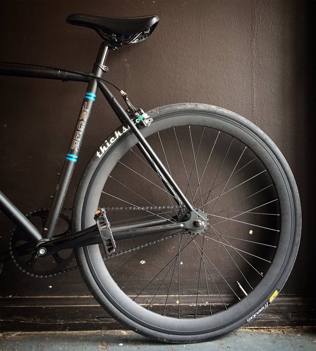 contestedspaces's tweet photo. Time for bicycles and encouraging folks to cycle the city #moonlightmass
#lightupthecity #bicyclelove (maybe also beer @ShaeLeighCT ) https://t.co/oeXRGIlmLc
