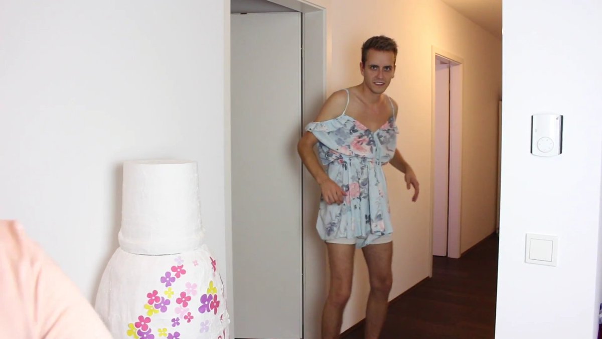 Haha wie extrem ich mich weggeschrien habe, habe das Video damals schon so gefeiert😂😂😎👏
<a href="/julienco_/">Julian</a> <a href="/BibisBeauty/">B i B i ♡</a>